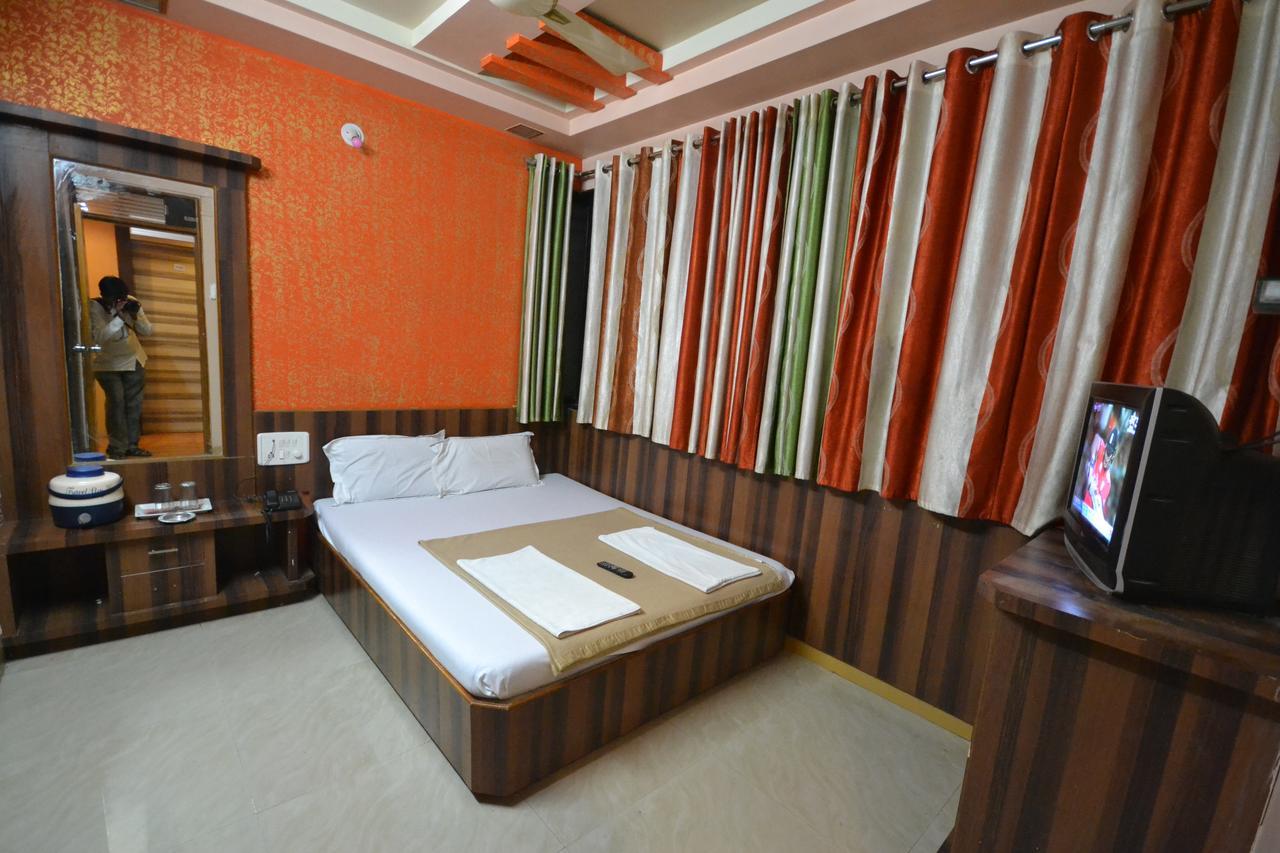 Hotel Sai Hari Prasad Shirdi Zewnętrze zdjęcie