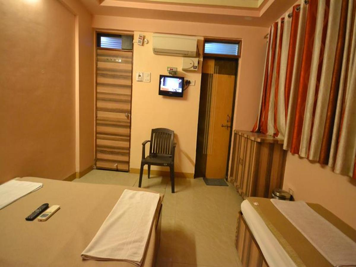 Hotel Sai Hari Prasad Shirdi Zewnętrze zdjęcie